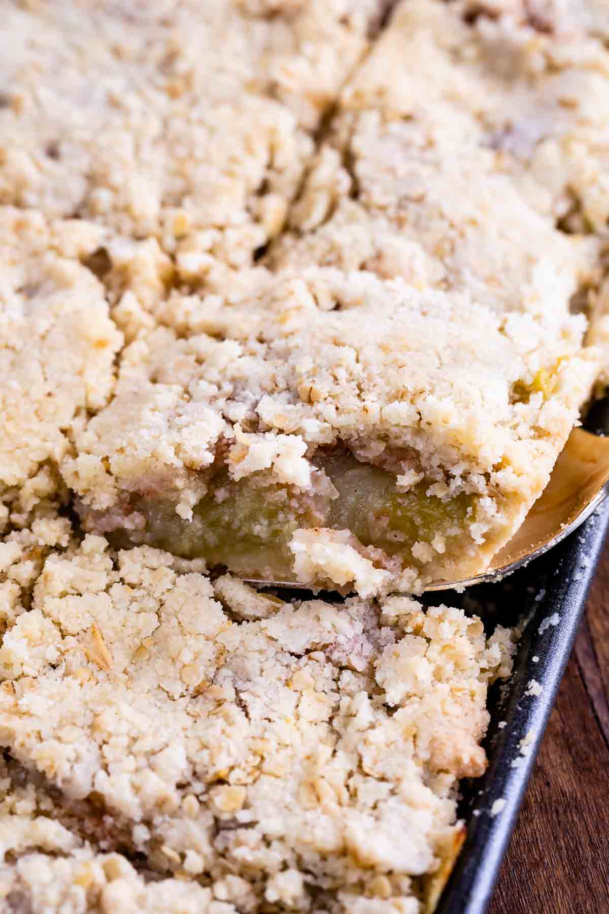 Impressive Apple Slab Pie: Easy, Versatile, & Crowd-Friendly